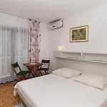 13 Apartman *