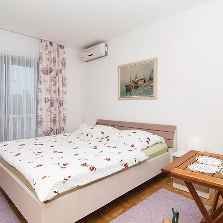 13 Apartment Supetar