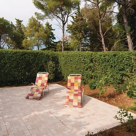 13 Apartman Supetar