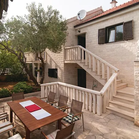 Apartment 13 Supetar